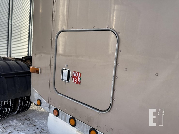 2004-peterbilt-379-image-40