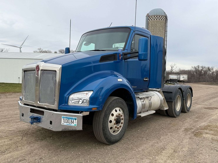 2016-kenworth-t880-image-1