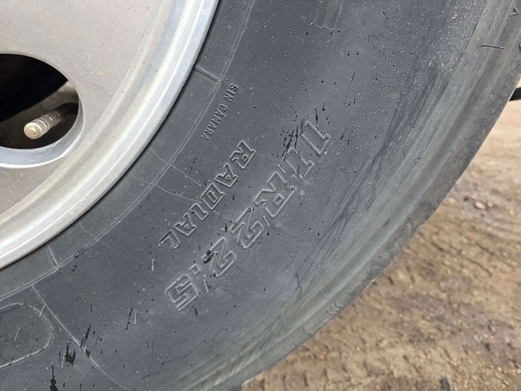 2007-freightliner-cl120-day-cab-semi,-978,000-miles,-detroit-series-60-–-14l-engine,-515hp,-10-speed-image-63