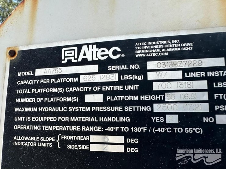 2013-freightliner-m2-106-image-17