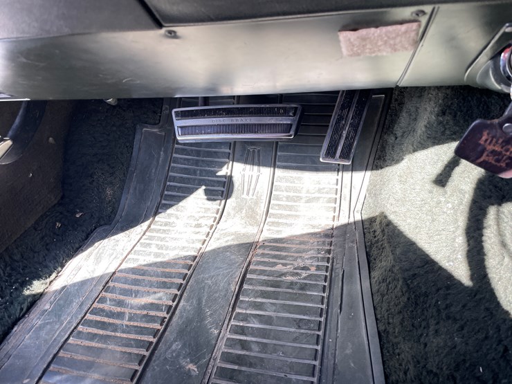 #1202-•-1969-lincoln-mark-3-continental-**must-be-trailered**(has-mn-title)-image-26