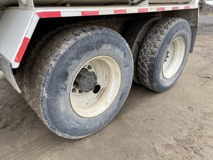 international-4900-image-10