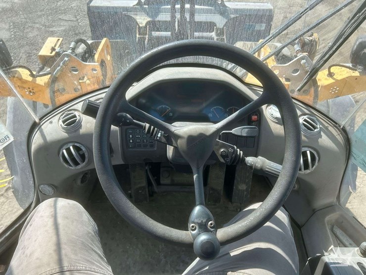 2014-volvo-l60g-image-14