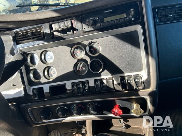 2009-kenworth-t800-image-42