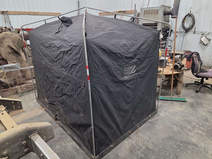 7.5’-x-5.5’-mankato-portable-fish/spearing-house,-2-hole-and-spear-hole-with-furnace-vent-image-6