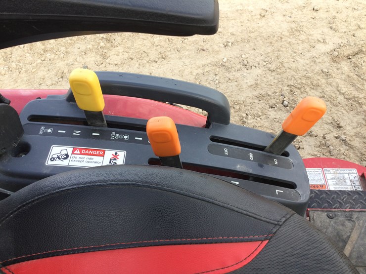 2021-mahindra-emax-25l-image-9