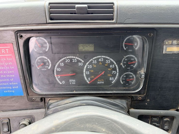 2006-freightliner-columbia-grain-truck,-549,000-miles,-8-year-old-box,-eaton-speed-shift-10-speed-tr-image-57