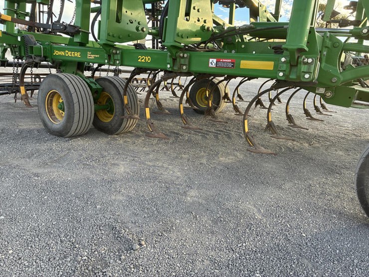john-deere-2210-image-55