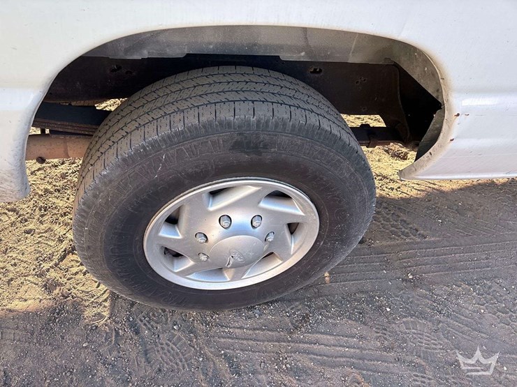 2011-ford-cargo-image-25