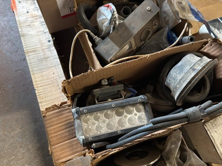 #191-•-skid-of-parts*-image-4