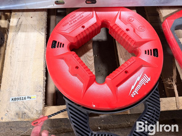 milwaukee-power-tools-w/batteries-&-6-battery-charger-image-11