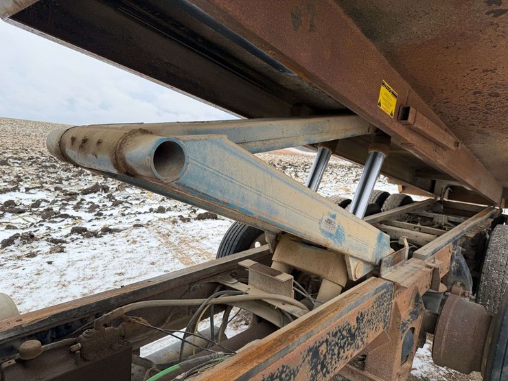 2006-freightliner-columbia-grain-truck,-549,000-miles,-8-year-old-box,-eaton-speed-shift-10-speed-tr-image-77