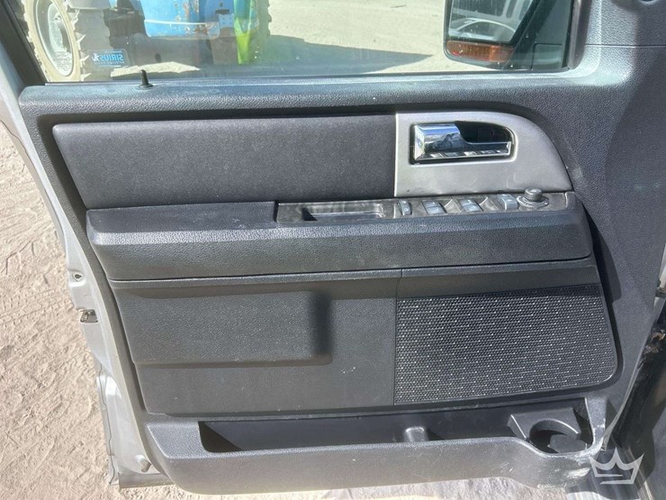 2017-ford-expedition-limited-image-11