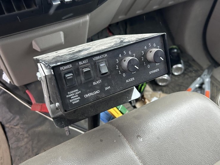 2008-ford-f550-xl-image-17