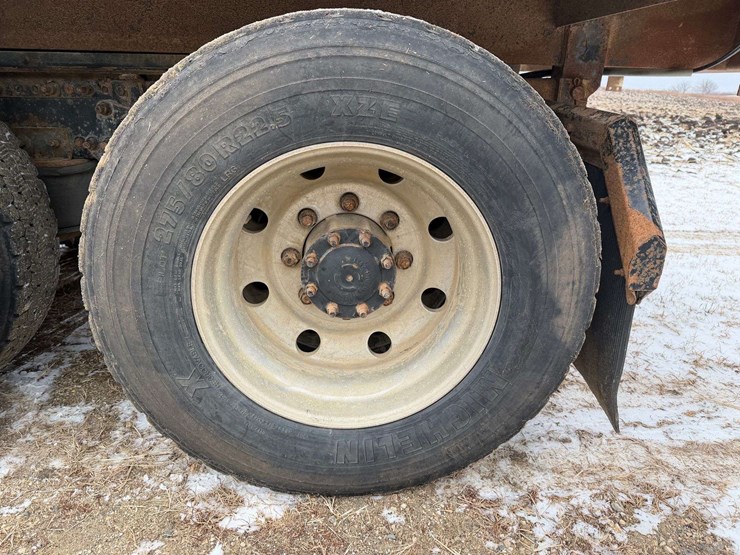 2006-freightliner-columbia-grain-truck,-549,000-miles,-8-year-old-box,-eaton-speed-shift-10-speed-tr-image-25