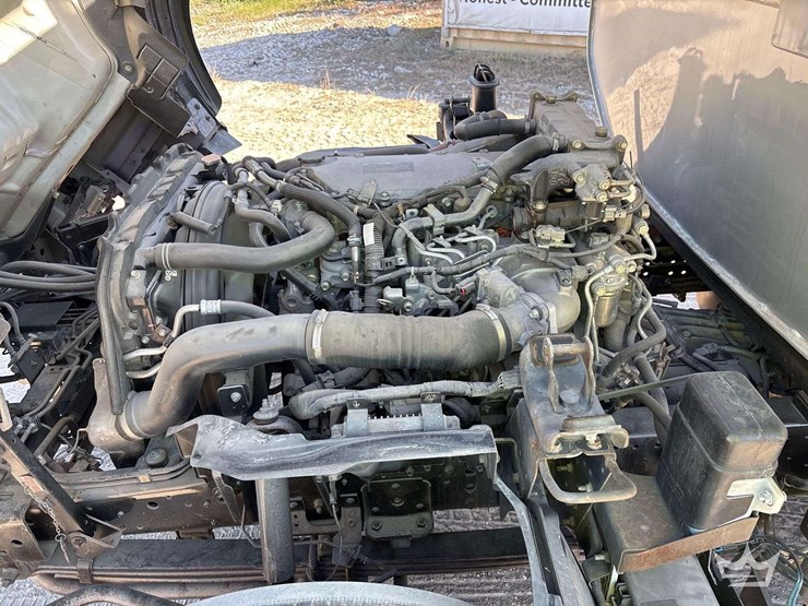 2019-isuzu-nrr-image-13