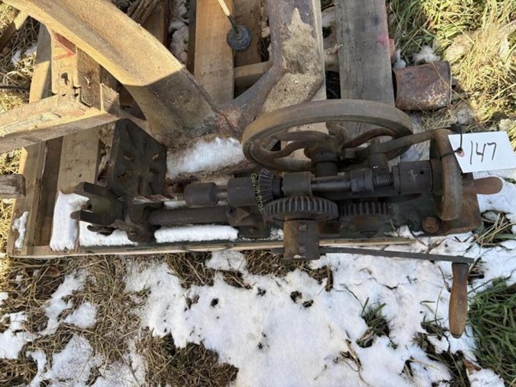 wall-mount-drill-press-image-2