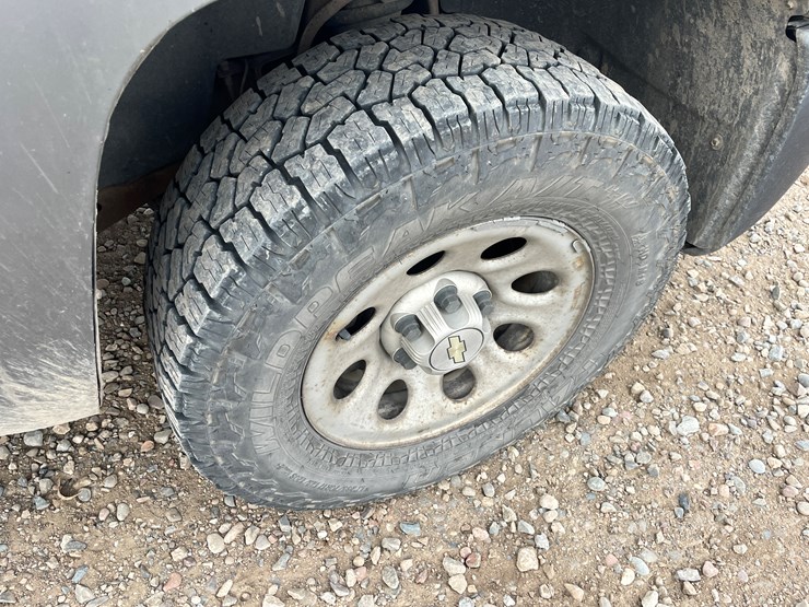 #1125-•-2013-chevrolet-silverado-pickup-truck-(has-mn-title)-image-13