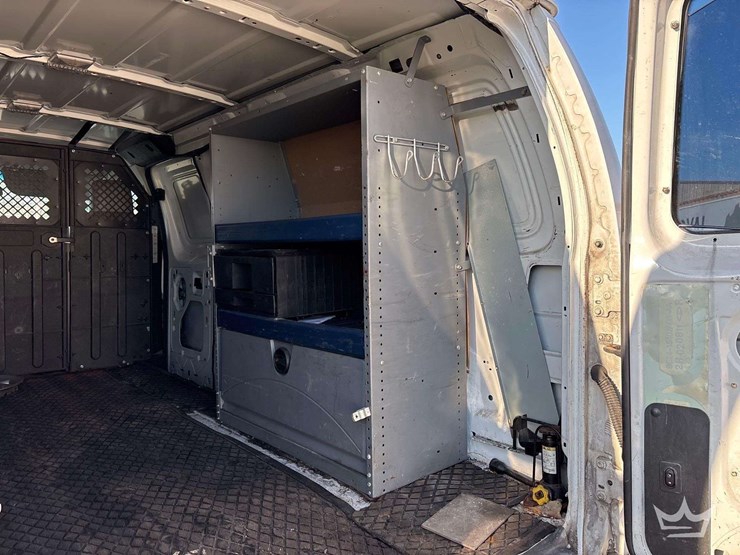 2011-ford-cargo-image-23