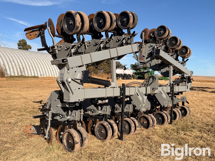 hiniker-cultipro-12r-row-crop-cultivator-image-3