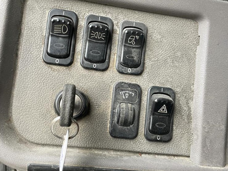 peterbilt-386-image-38