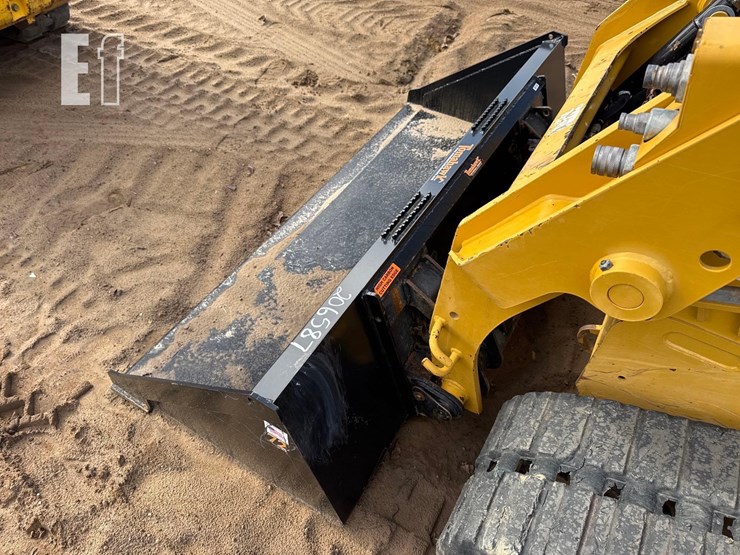 2017-caterpillar-239d-image-18