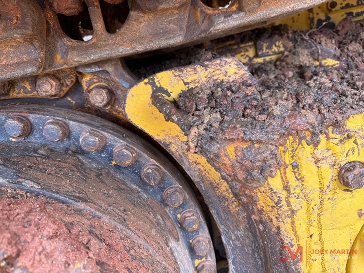 komatsu-d61pxi-24-image-9