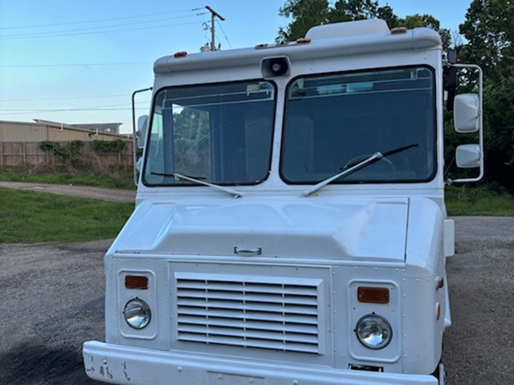 1991-gmc-p30-image-2