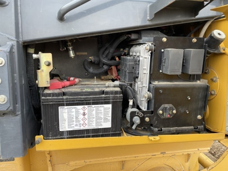 deere-650k-xlt-image-21