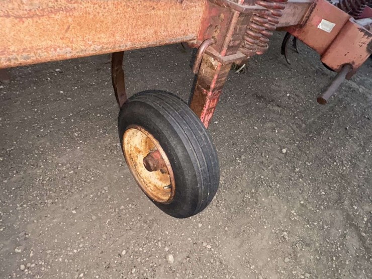 massey-ferguson-chisel-plow,-mounted,-15’-bar,-(11)-shank,-2”-reversible-points,-(2)-gauge-wheels,-b-image-4