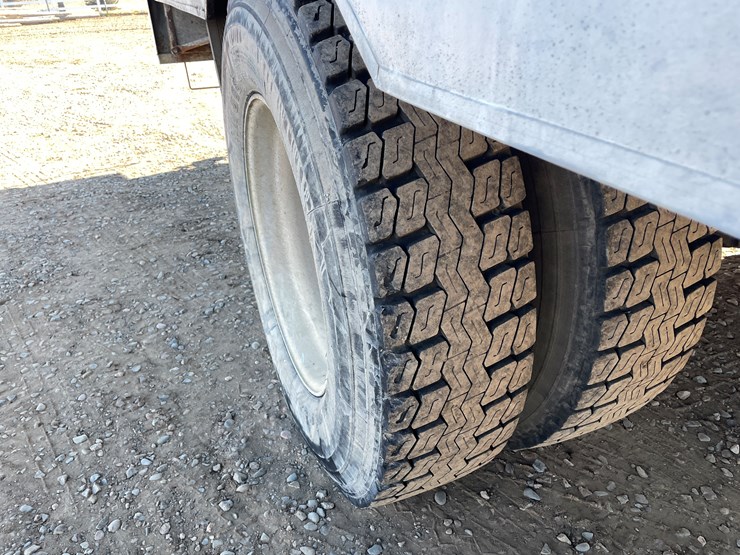 #1135-•-2002-gmc-c6500-van-truck-(has-mn-title)-image-11