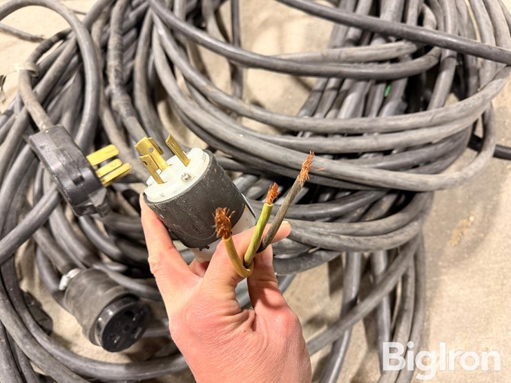 220v-power-cords-&-in-cab-monitors/wire-harnesses-image-11