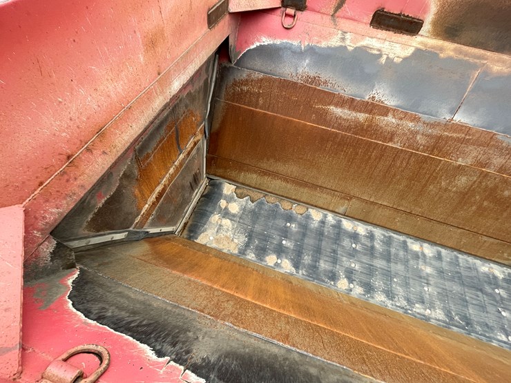 #1130-•-2005-international-5500i-6x4-dump-truck-(has-mn-title)-image-48