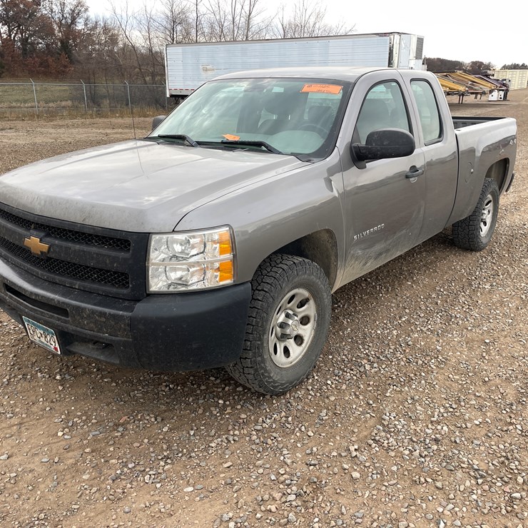 #1125 • 2013 Chevrolet Silverado Pickup Truck (Has MN Title)