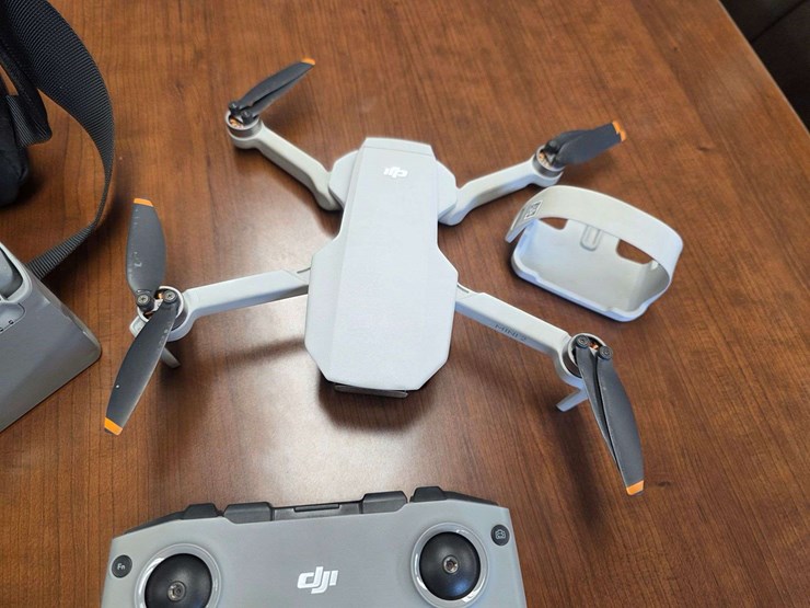 dji-mini-2-drone-with-fly-more-package,-has-3-batteries,-extra-propellers-and-tablet-holder,-only-fl-image-2