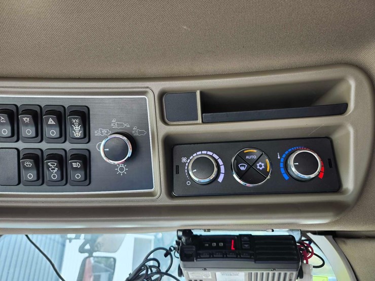 case-ih-8250-image-30