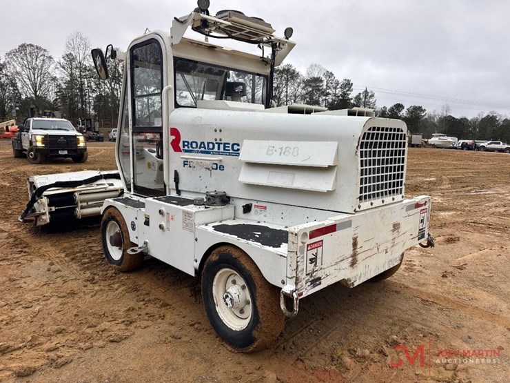 roadtec-fb-100e-sweeper-image-3