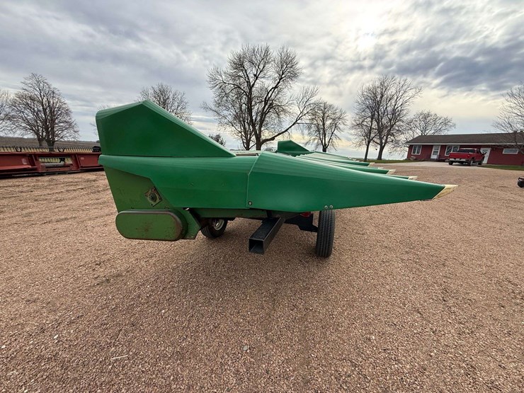 2024-john-deere-12-image-5