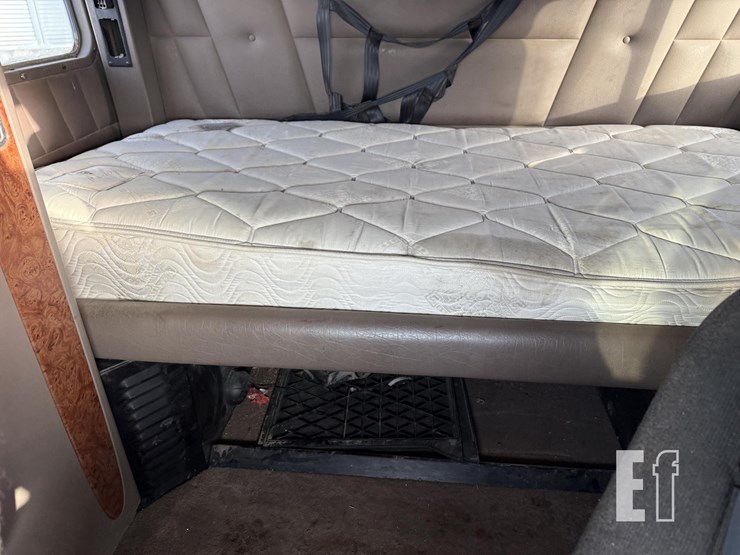 2004-peterbilt-379-image-51