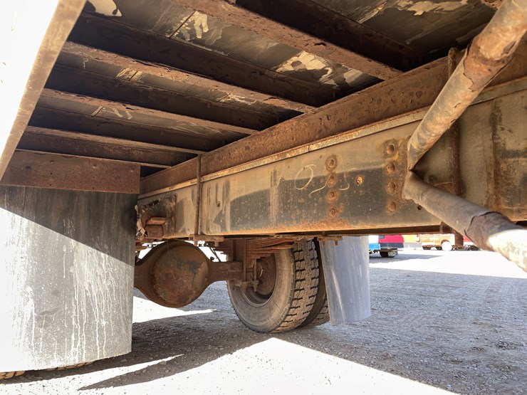 #1135-•-2002-gmc-c6500-van-truck-(has-mn-title)-image-22