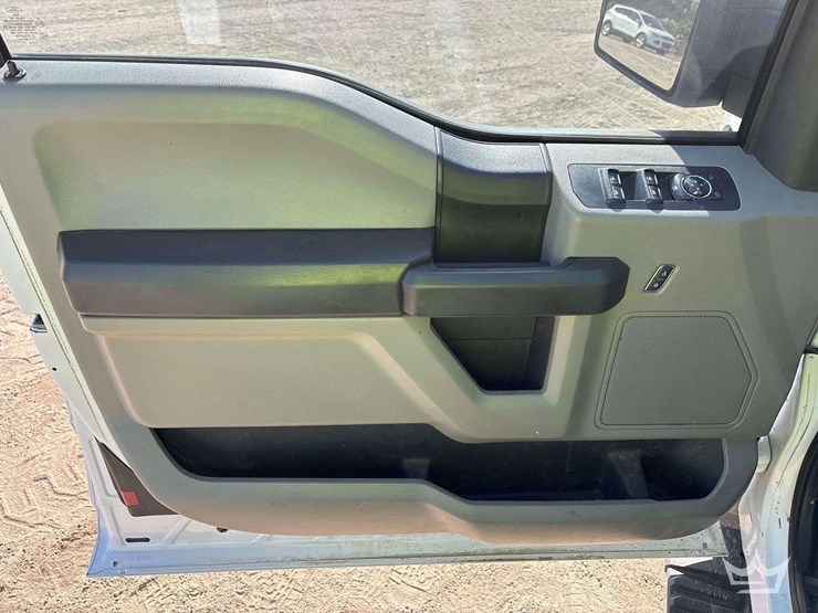 2017-ford-f150-image-15