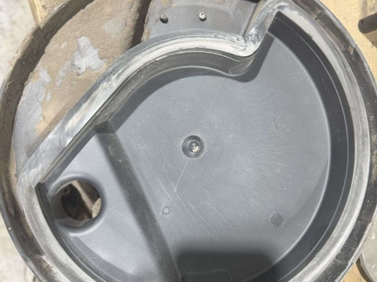 (12)-john-deere-box-e-set-meters,-come-with-corn-plates,-buying-all-for-one-money-image-7