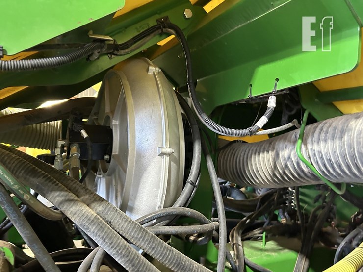 2014-john-deere-db60-image-27