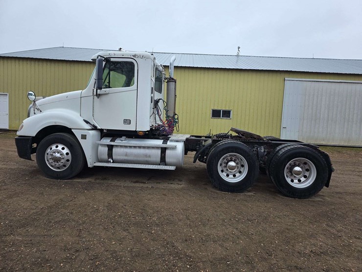 2007-freightliner-cl120-day-cab-semi,-978,000-miles,-detroit-series-60-–-14l-engine,-515hp,-10-speed-image-18