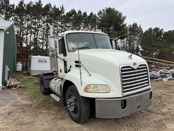 2006-mack-vision-cx612-image-3