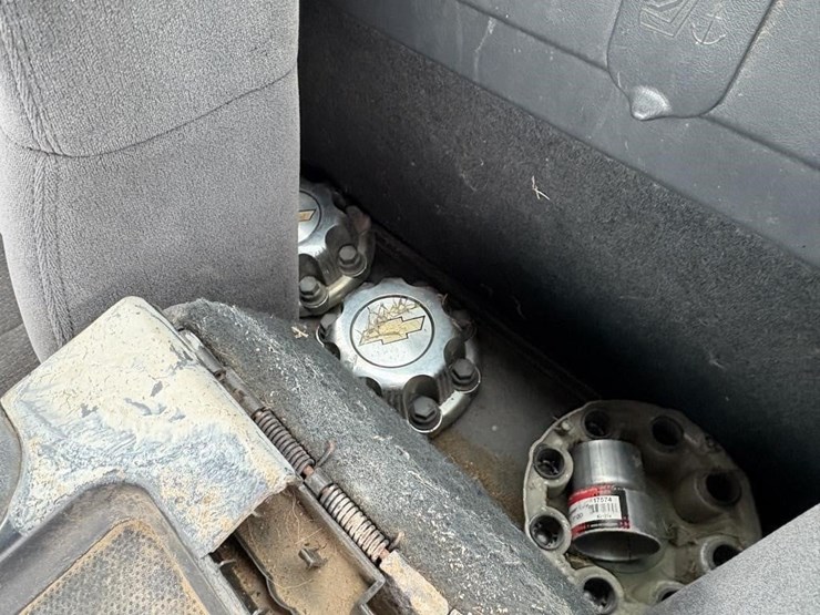 2001-chevrolet-2500-image-13