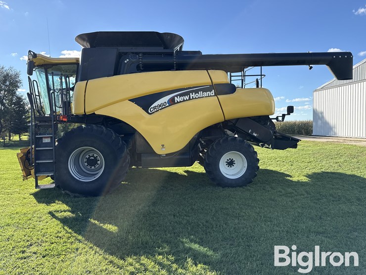 new-holland-cr960-image-8