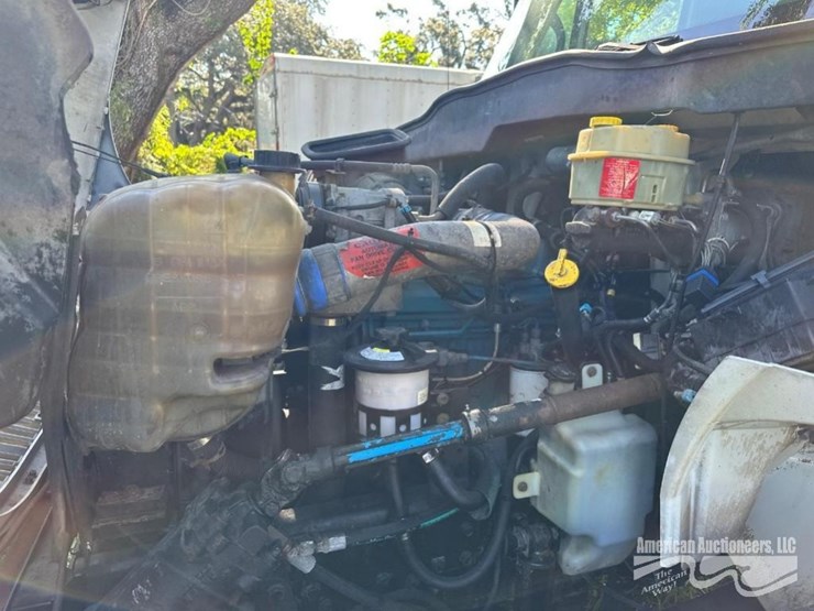 2003-international-durastar-4300-image-9