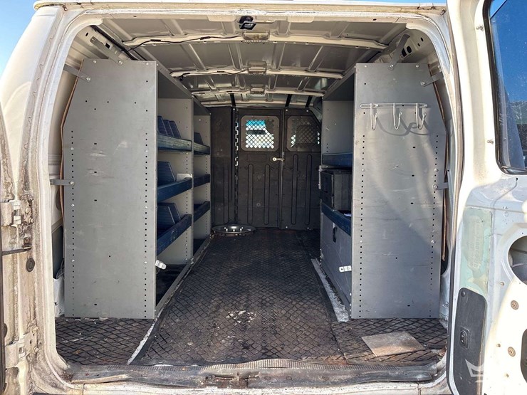 2011-ford-cargo-image-21