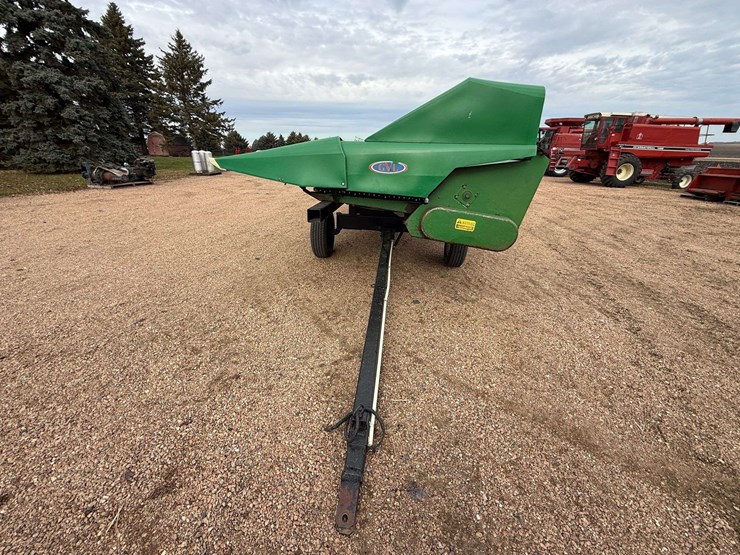 2024-john-deere-12-image-10